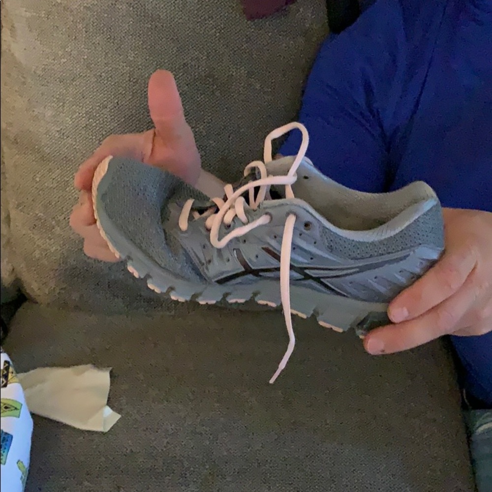ASICS - Picture 4 of 5